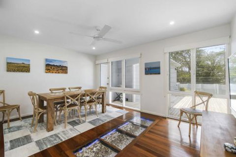 The Lake House With Swimming Pool - Accommodation VIC 3