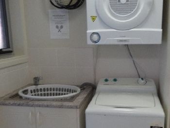 Blackbutt Deluxe Family Townhouse - Accommodation VIC 1