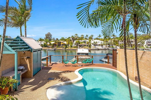 Sunshine Villa At Sanctuary Cove - Accommodation VIC 1