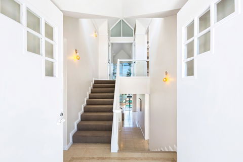 Sunshine Villa At Sanctuary Cove - Accommodation VIC 4