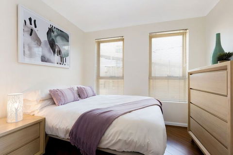 Woolloomooloo Modern Apartment 12 BRK - Accommodation VIC 6