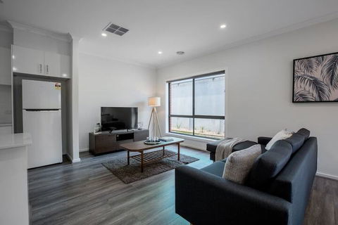 Comfy And Warm Home In Point Cook - Accommodation VIC 5