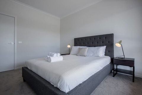 Comfy And Warm Home In Point Cook - Accommodation VIC 1