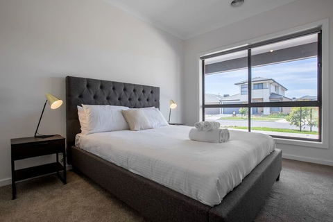 Comfy And Warm Home In Point Cook - Accommodation VIC 4