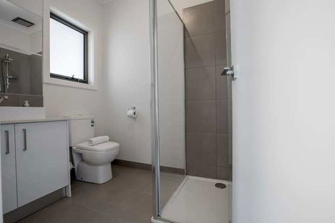 Comfy And Warm Home In Point Cook - Accommodation VIC 6