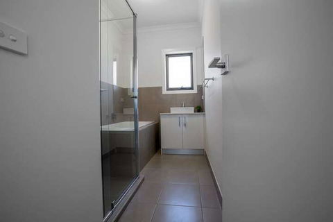 Comfy And Warm Home In Point Cook - Accommodation VIC 2