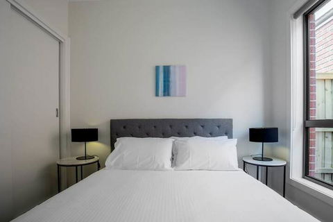 Comfy And Warm Home In Point Cook - Accommodation VIC 7