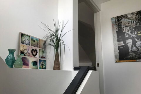 Colourful Darlinghurst Home- In Perfect Location - Accommodation VIC 5