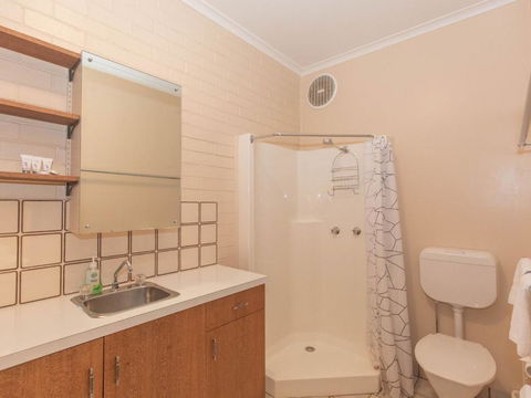 The Lakefront 69 Townsend Street - Accommodation VIC 5