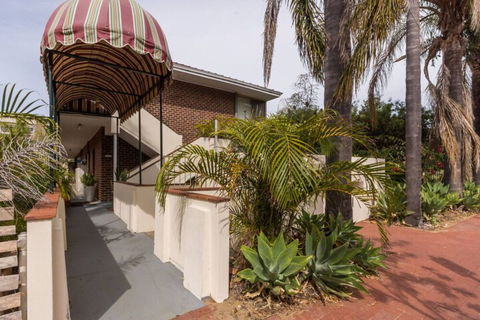B6 Cafes & Restaurants Close To UWA - Accommodation VIC 1