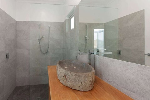 The Lookout - Accommodation VIC 7