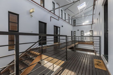 Fabulous Fitzroy Converted Warehouse - Accommodation VIC 7