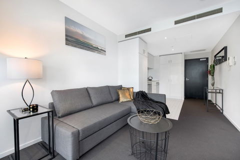 FARINA, 1BDR Docklands Apartment - Accommodation VIC 2