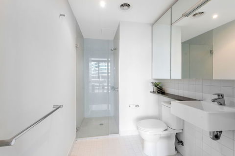 FARINA, 1BDR Docklands Apartment - Accommodation VIC 1