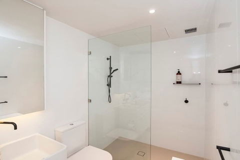 Luxury Studio With Parking In Woolloomooloo WMLOO - Accommodation VIC 2