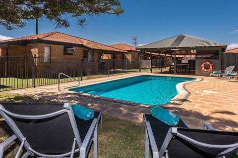 Geraldton's Ocean West - Accommodation VIC 1