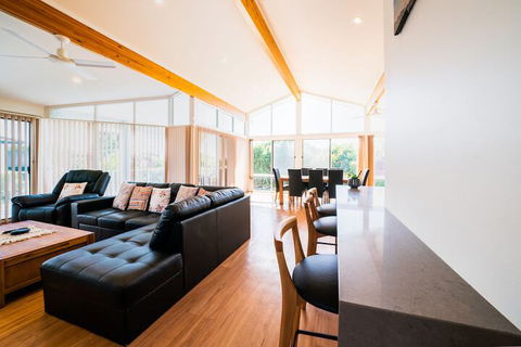 Beachfront Escape - Accommodation VIC 5