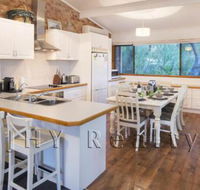 Coastal Cottage - Accommodation VIC