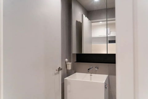 Modern 1 Bedroom Apartment South Yarra - Accommodation VIC 2