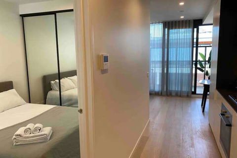 Modern 1 Bedroom Apartment South Yarra - Accommodation VIC 4