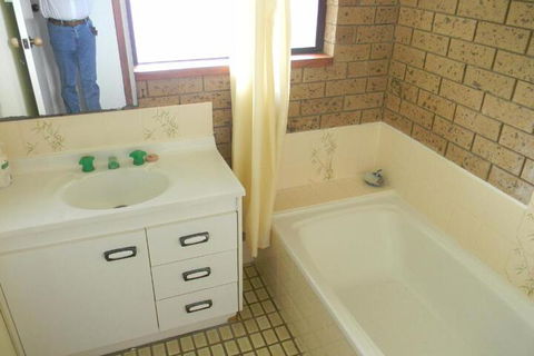 The Beach House - Accommodation VIC 3