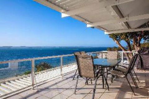 3 Bedroom House Classic View 2 / 49 Victoria Parade FREE WIFI - Accommodation VIC 0