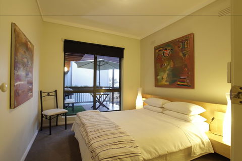 La Mer Sea View Apartment - Accommodation VIC 0