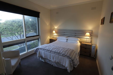 La Mer Sea View Apartment - Accommodation VIC 1
