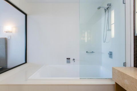 Boathouse Port Of Airlie - Accommodation VIC 5