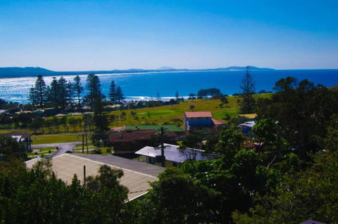 Barrels Beach House 28 Dulconghi Street - Accommodation VIC 4