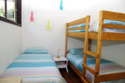 Barrels Beach House 28 Dulconghi Street - Accommodation VIC 3