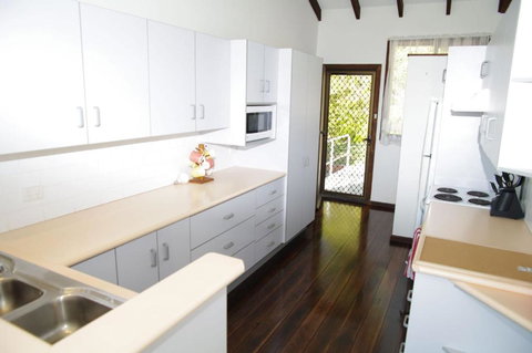 Barrels Beach House 28 Dulconghi Street - Accommodation VIC 6