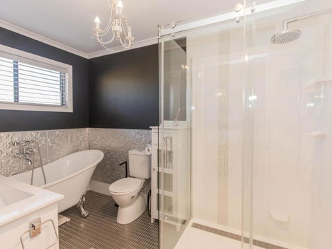 Oak & Barrel / 7 Twynam Street - Accommodation VIC 3