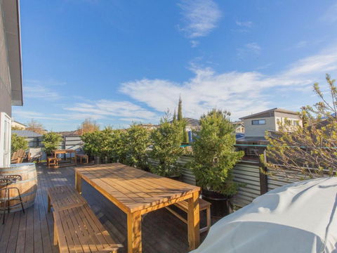 Oak & Barrel / 7 Twynam Street - Accommodation VIC 6