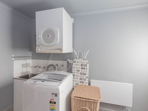 Oak & Barrel / 7 Twynam Street - Accommodation VIC 1