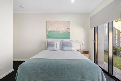DAYDREAMING Airlie Beach Water Views & Only 200m To Boardwalk. - Accommodation VIC 3