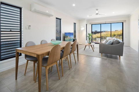 DAYDREAMING Airlie Beach Water Views & Only 200m To Boardwalk. - Accommodation VIC 5