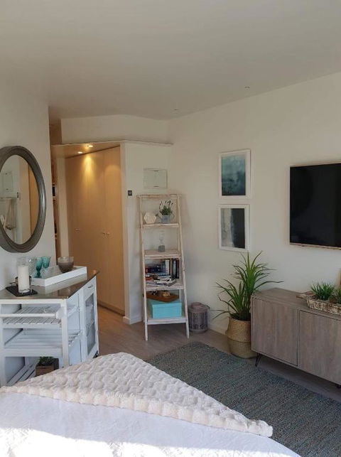 Cowes Partner Retreat Beachfront - Accommodation VIC 4