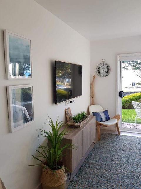 Cowes Partner Retreat Beachfront - Accommodation VIC 1