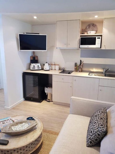 Cowes Partner Retreat Beachfront - Accommodation VIC 6