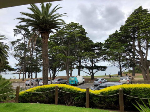 Cowes Partner Retreat Beachfront - Accommodation VIC 5