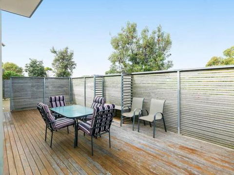 ONE LEVEL At BROADBEACH RESORT - Accommodation VIC 1