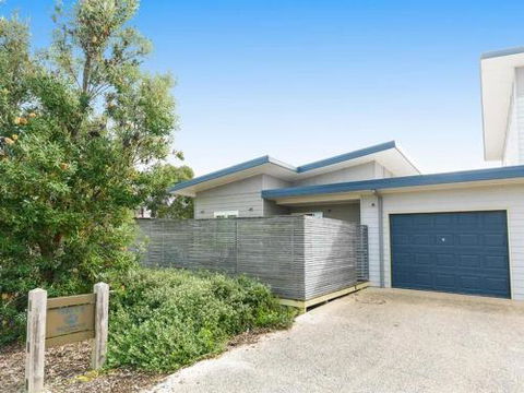 ONE LEVEL At BROADBEACH RESORT - Accommodation VIC 4