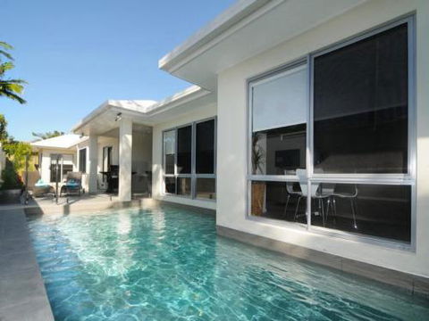 BEACH RETREAT At PALM COVE - Accommodation VIC 6