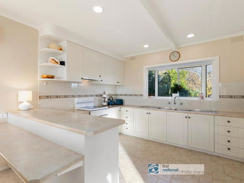 8 Broadwater Court Cowes - Accommodation VIC 4