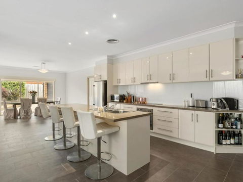 THE LOCH SURFSIDE WIFI NETFLIX PET FRIENDLY (OUTSIDE ONLY) - Accommodation VIC 2