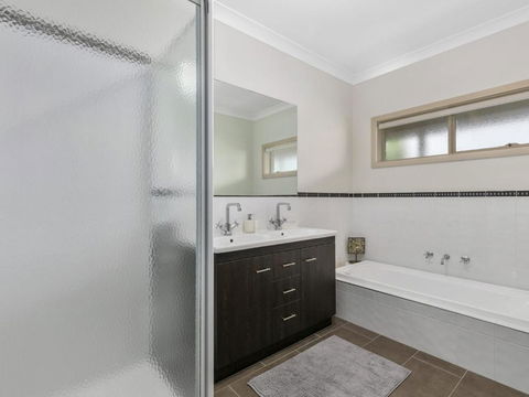 THE LOCH SURFSIDE WIFI NETFLIX PET FRIENDLY (OUTSIDE ONLY) - Accommodation VIC 1