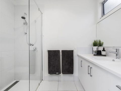YOU ME & THE SEA BLAIRGOWRIE - Accommodation VIC 2