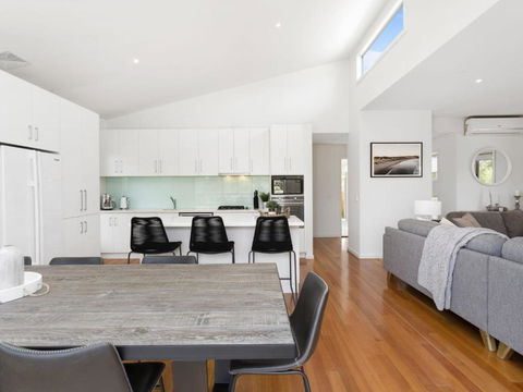 YOU ME & THE SEA BLAIRGOWRIE - Accommodation VIC 4