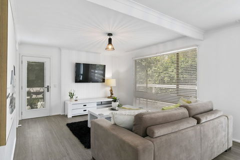 Beauty AND THE Peace - Inlet Side - Accommodation VIC 4